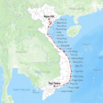 Dự kiến hướng tuyến và 23 ga hành khách của đường sắt tốc độ cao Bắc Nam. Đồ họa: Đăng Hiếu