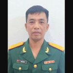 Thiếu tá Tăng Bá Hưng hi sinh khi giúp dân khắc phục hậu quả sau bão. Ảnh QĐND