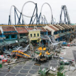 Khu phố Cổ, sát công viên Hạ Long, tan hoang sau bão. Ảnh:Giang Huy