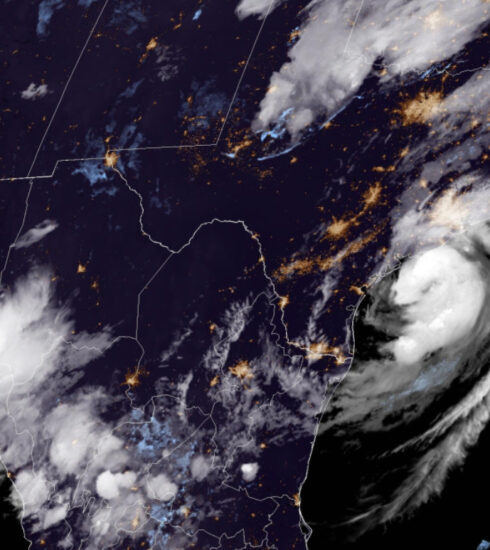 Hình ảnh vệ tinh cho thấy Beryl đang tiến gần đến bờ biển Texas ở Vịnh Mexico do vệ tinh GOES-16 (GOES East) của NOAA chụp lúc 11:56 CH (giờ miền Đông Hoa Kỳ) ngày 7 tháng 7 năm 2024. (Nguồn hình ảnh: Beryl đang tiến gần đến bờ biển Texas.)
