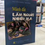 Cuốn Mảnh đất lắm người nhiều ma của Nguyễn Khắc Trường, Nhà xuất bản Văn nghệ TP HCM ấn hành năm 2006. Ảnh: Momo Bookstore