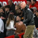 Ten Hag mừng bàn trong trận Man Utd 7-0 Barnsley tối 17/9. Ảnh: PA