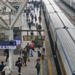 Khách ở ga Seoul, Hàn Quốc, tháng 9/2024. Ảnh: Korea Herald