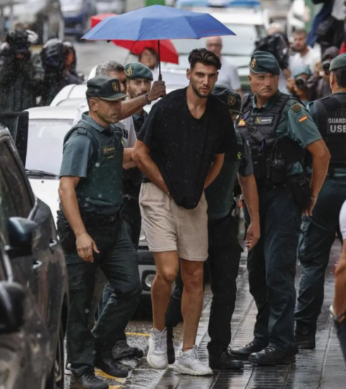 Tiền đạo Rafa Mir ra tòa để giải quyết cáo buộc tấn công tình dục. Ảnh: EPA