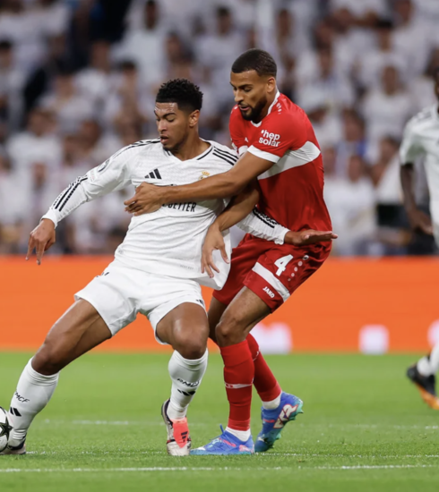 Bellingham che bóng trước hậu vệ Josha Vagnoman (số 4) trong trận Real thắng Stuttgart 3-1 ở lượt đầu Champions League trên sân Bernabeu ngày 17/9. Ảnh: realmadrid.com