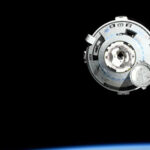 Tàu Starliner của Boeing tiếp cận Trạm Vũ trụ Quốc tế (ISS) để ghép nối đầu tháng 6. Ảnh: NASA TV
