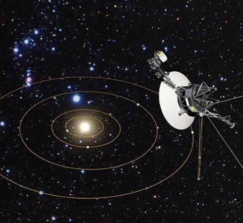 Mô phỏng tàu Voyager 1 chĩa về hướng Trái Đất. Ảnh: NASA