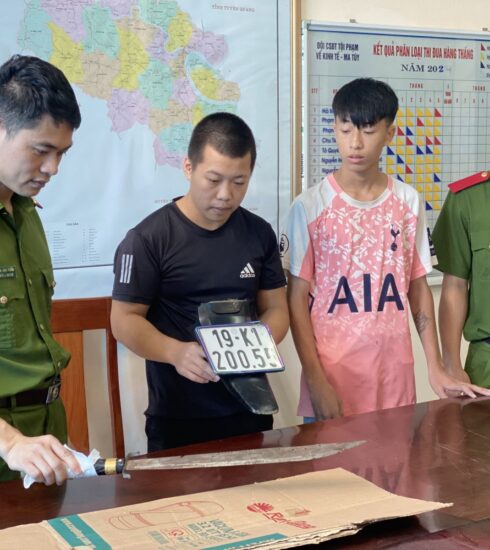 Nhóm Nguyễn Ngọc Quang tại cơ quan điều tra. Ảnh: Công an Phú Thọ