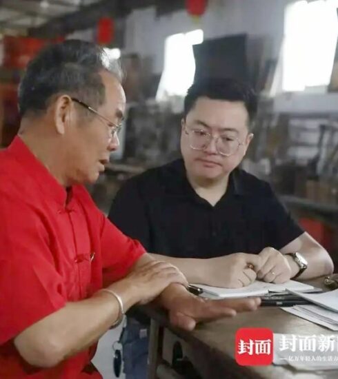 Triệu Vũ Hy đã thành lập công ty viết hồi ký cho người già. Ảnh: Worldjournal