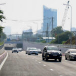 Ôtô chạy qua hầm chui sáng 4/10. Ảnh: Gia Minh