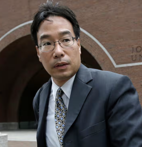 Dược sĩ Glenn CHhn. Ảnh: The Guardian