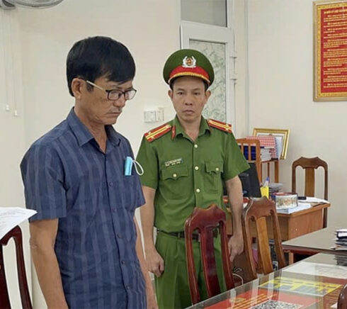 Ông Phạm Bá Lĩnh tại cơ quan điều tra. Ảnh: Anh Thành