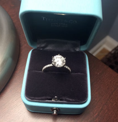 Chiếc nhẫn đính hôn Tiffany trị giá 70.000 USD trở thành trung tâm của một cuộc chiến pháp lý trước Tòa án Tư pháp Massachusetts giữa cặp đôi từng có hôn ước. Ảnh: Reuters