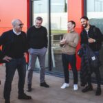 HLV Ruben Amorim được các giám đốc điều hành cấp cao của Man Utd chào đón khi đến trung tâm huấn luyện Carrington ngày 11/11. Ảnh: Man Utd