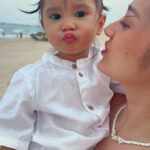 Bảo Anh và con gái Misum đi du lịch hồi tháng 9. Ảnh: Nhân vật cung cấp