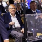 [Chủ tịch Berkshire Hathaway Warren Buffett tại Đại hội Cổ đông tháng 5/2024. Ảnh: Reuters