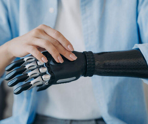 Thiết bị cấy ghép   Ảnh: Viorel Kurnosov