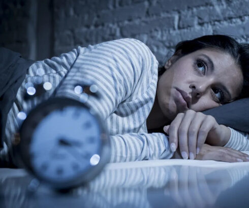 Nhiều người thường thức giấc lúc 3h sáng và khó ngủ lại. Ảnh: Marcos Mesa Sam Wordley/Shutterstock