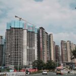 Các tòa nhà chung cư đang được xây dựng tại Quảng Đông (Trung Quốc). Ảnh: Reuters