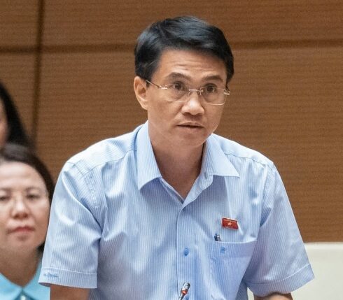 Ông Đỗ Huy Khánh, đại biểu đoàn Đồng Nai chất vấn sáng 11/11. Ảnh: Trung tâm báo chí Quốc hội