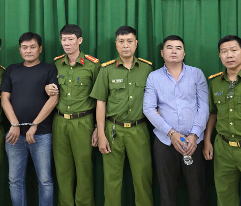 Hai nghi can cầm đầu bị bắt. Ảnh: Nhật Vy