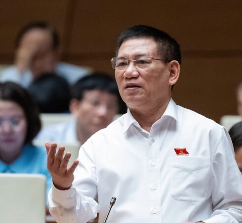 Phó thủ tướng Hồ Đức Phớc tham gia trả lời tại phiên chất vấn Thống đốc Nguyễn Thị Hồng chiều 11/11. Ảnh:Trung tâm báo chí Quốc hội