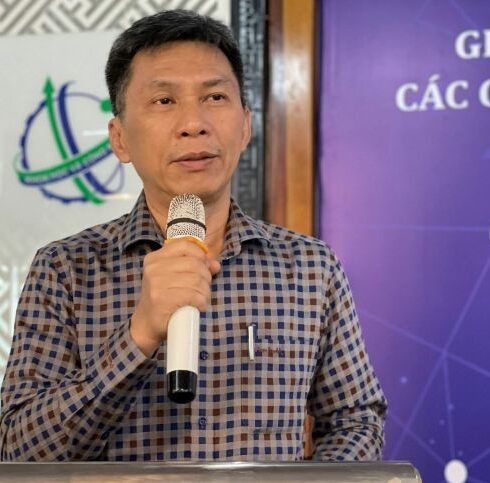 Giám đốc Sở Khoa học và Công nghệ TP HCM Nguyễn Việt Dũng chia sẻ cơ chế hoạt động của Sihub sáng 11/10. Ảnh: Hà An
