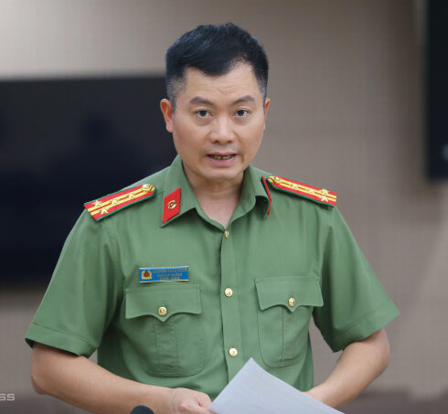 Đại tá Nguyễn Tuấn Hưng, Phó cục trưởng An ninh điều tra Bộ Công an tại họp báo. Ảnh: Phạm Dự