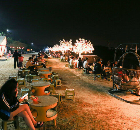 Quán trà chanh bờ kè sát sông Hồng thuộc xã Hải Bối, huyện Đông Anh, Hà Nội nơi Thanh Ly cùng bạn trai ghé đến, tối 8/11. Ảnh: Thanh Nga