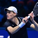 Sinner bắt vô-lê trong trận gặp Fritz trên sân Inalpi, Torino, Italy hôm 12/11. Ảnh: Reuters