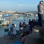 Bãi kè Lăng Cô, xã Tam Thanh, nơi người dân địa phương phát hiện thi thể nạn nhân, chiều 3/11. Ảnh: Linh Phú