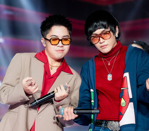 Tiêu Minh Phụng (phải) và Mason Nguyễn trong tập phát sóng tối 2/10. Ảnh: Vie