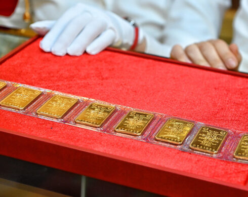 Ngân hàng bán vàng ở Hà Nội, ngày 3/6. Ảnh: Giang Huy