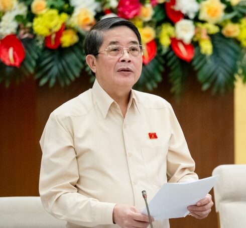 Phó chủ tịch Quốc hội Nguyễn Đức Hải kết luận phiên họp cho ý kiến về dự thảo Luật Thuế VAT, sáng 14/11. Ảnh: Media Quốc hội