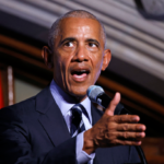 Ông Obama phát biểu khi nhận giải thưởng Sylvanus Thayer tại Học viện Quân sự Mỹ ở West Point, New York hôm 20/9. Ảnh: AFP