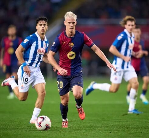 Olmo (giữa) thi đấu trong trận Barca 3-1 Espanyol tối 3/11. Ảnh: QSI