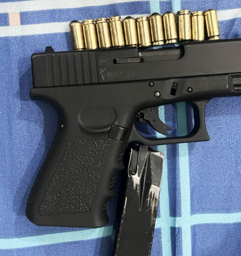 Khẩu súng nhóm mua bán ma tuý sử dụng. Ảnh: Công an cung cấp