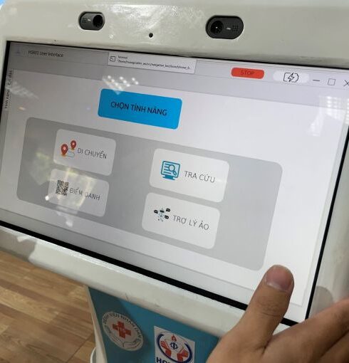 Giao diện các chức năng của robot. Ảnh: Hà An