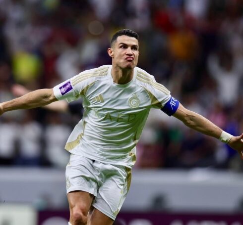 Cristiano Ronaldo mừng bàn trong trận Al Nassr thắng Al Gharafa 3-1 trên sân Al Bayt, Al Khor, Qatar ngày 25/11. Ảnh: Al Nassr