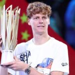 Sinner mừng chức vô địch Thượng Hải Masters, trên sân Trung tâm, ở tổ hợp quần vợt Qizhong Forest Sports City, Thượng Hải hôm 13/10. Ảnh: ATP