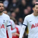 Bentancur (trái) và Son Heung Min trong trận Tottenham gặp Arsenal mùa 2023-2024. Ảnh: Colorsport