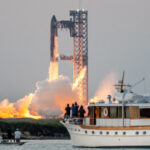 Tàu SpaceX Starship cất cánh từ Starbase gần Boca Chica, Texas, vào ngày 13/10 năm 2024 để thực hiện chuyến bay thử nghiệm Starship Flight 5.  Ảnh: AFP