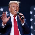 Ông Trump phát biểu tại cuộc vận động tranh cử ở Fayetteville, Bắc Carolina hôm 4/10. Ảnh: AFP