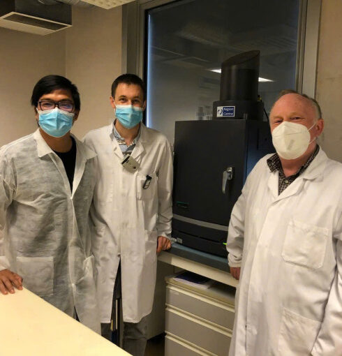 TS Vinh tại Trung tâm thí nghiệm trên động vật và Viện hạt nhân ở thành phố Nantes, Pháp năm 2021. Ảnh: NVCC