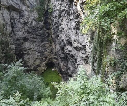 Hang Hranice Abyss nằm ở phía đông Cộng hòa Czech. Ảnh: Alamy