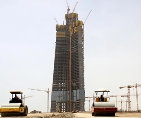 Tháp Jeddah đang xây dang dở. Ảnh: Amel Pain