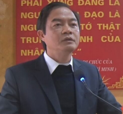 Ông Vũ Văn Hạnh, 54 tuổi, Phó Chủ tịch thường trực UBND huyện Hưng Hà bị bắt vì thiếu trách nhiệm gây hậu quả nghiêm trọng.