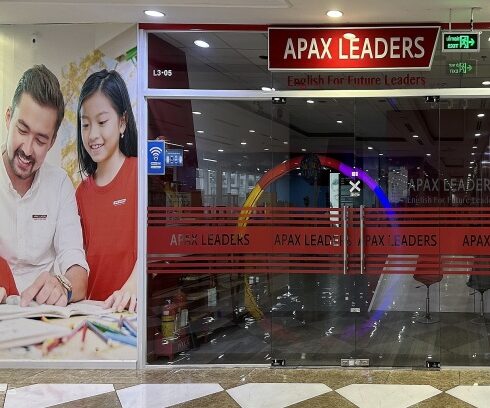 Bên ngoài một trung tâm Anh ngữ Apax Leaders đã đóng cửa tại quận 7 (TP HCM), tháng 10/2024. Ảnh: Tất Đạt