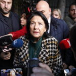 Tổng thống Gruzia Salome Zurabishvili trả lời báo chí tại thủ đô Tbilisi hồi tháng 10. Ảnh: AFP