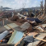 Loạt ngôi nhà tạm bợ ở quần đảo Mayotte của Pháp đổ sập hoàn toàn sau khi bão Chido càn quét ngày 15/12. Ảnh: AFP